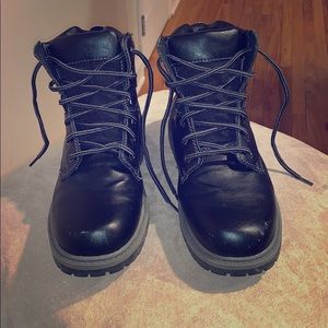 Boy's Stone Canyon Rugged Work Boots.